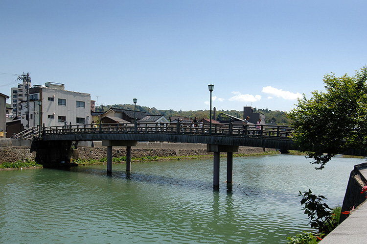 中橋