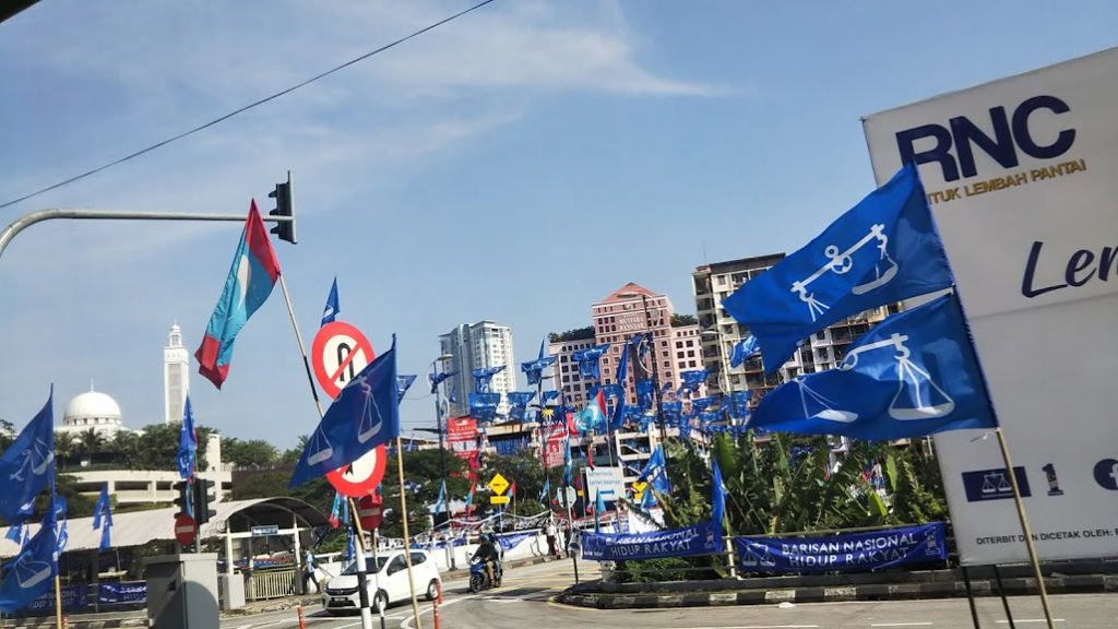 マレーシア総選挙レポート１　街を埋め尽くす旗、旗、旗