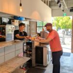 大阪にある指さし会話帳ゆかりのカフェ「シサビュー」の秘密（指さしのある風景）